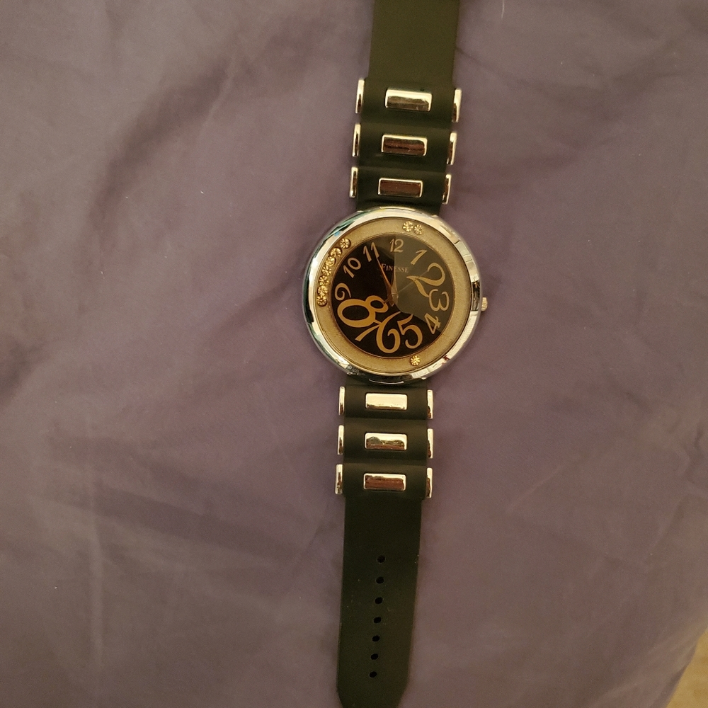 Finesse watch - good condition- Needs new battery